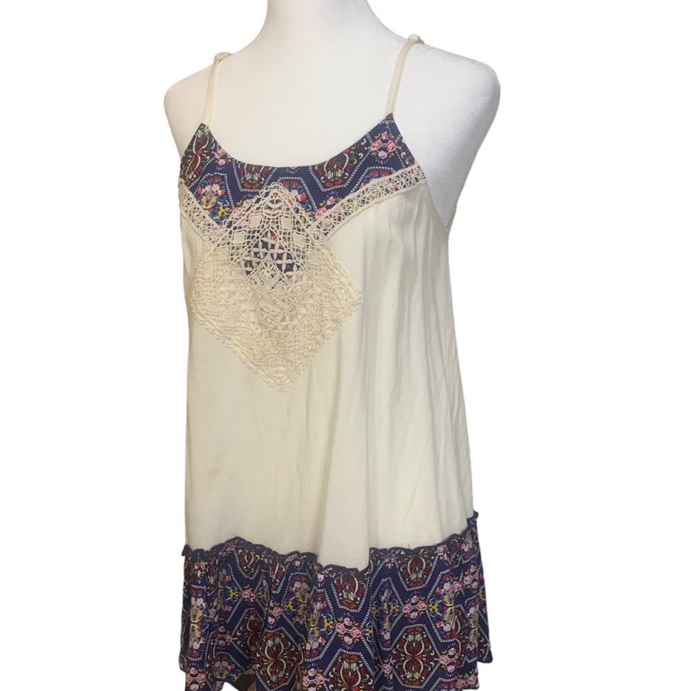 UMGEE top; Small Spaghetti adjustable Strap Floral cream/Vintage‎ lace